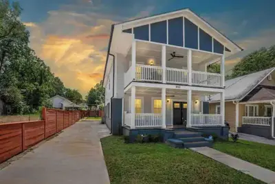 Image de Experience Atlanta in Comfort: 4-Bedroom Home with WiFi, Ac & More