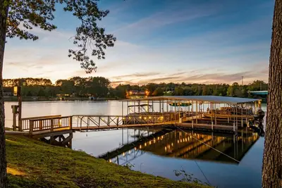 Image de Dock, Slip, Kayaks, SUPs, Game Room, Hot Tub