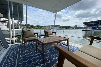 Image de The Black Dog. Houseboat In Dt Knox