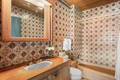 Image de Charming 3-bedroom, 3-bath mountain residence escape just 10 min. from Aspen.