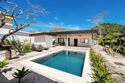 Image de Brand New Cozy 5 Br minutes walk to the popular surf beach of Playa Grande