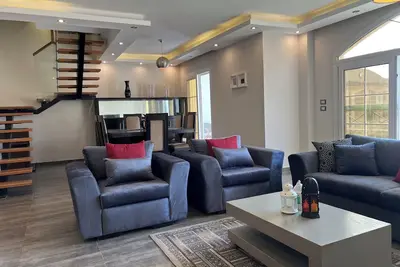 Image de Sunny Elegant apartment in wonderful New Cairo Near Auc with WiFi, Ac