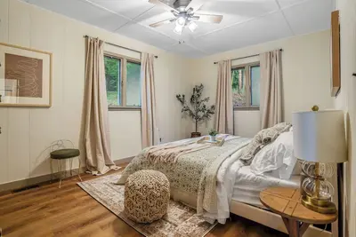 Image de Charming Cabin on Lake Malone – Perfect Getaway! ~Lakefront w/ firepit~