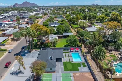 Image de Downtown Phoenix Pool Pickleball Mini Putt Home Az