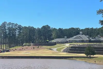 Image de Beautiful Lakefront home with Pool in Savannah Lakes Village on Lake Thurmond.