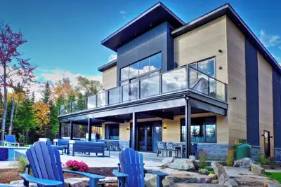Image de New! Chalet Aurora | 5 Bedrooms | Hot tub | Outdoor Pool / Tremblant Living