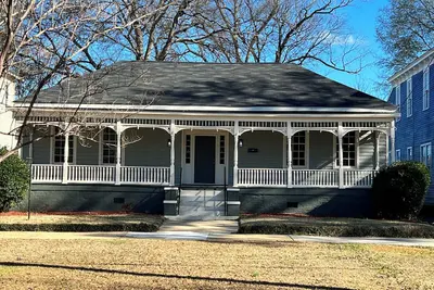Image de Four King Beds - Welcome Fort Moore Grads Families