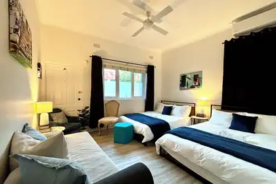 Image de Clean safe easy - city/Icc 4 stops! 3 Br 6 beds