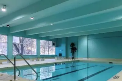 Image de Modern Condo located in quiet area near downtown