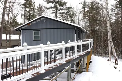 Image de With room for 12 guests this cozy retreat offers the perfect get-away! (Jr29t)