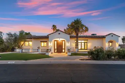 Image de Luxurious Paradise Valley Mansion with a Private Pool