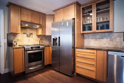 Image de Wellness Sanctuary in Eugene with 5 acres of land and spacious Living Spaces.