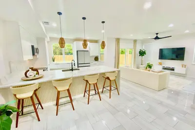 Image de Spacious 4-bedroom modern and lux home 5 minutes from downtown dallas
