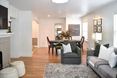 Image de New Charming Cottage on Ou's Campus