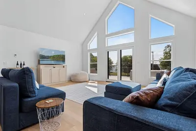 Image de Seneca Serenity | Stylish & Bright Lake Escape