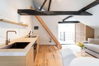 Image de Chic Duplex Steps from Grote Markt