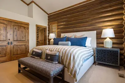 Ladyslipper Cabin | Bronze Buffalo Ranch