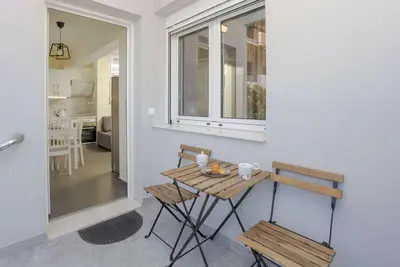 Image de Cozy 1-Bedroom Boutique Apartment with a Patio