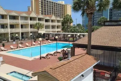 Image de Sj2 Lovely condo across from the beach