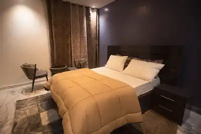 Image de Exec 2br Aptmt with modern kitchen, WiFi, cozy bedrooms, study area, and hall