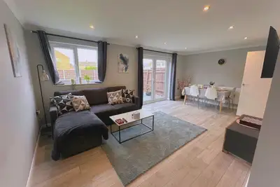 Image de Elegant Modern 3 Br Home