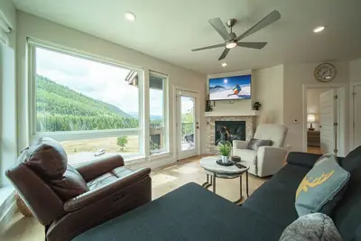 Modern Top-floor Condo with 2 Private Balconies