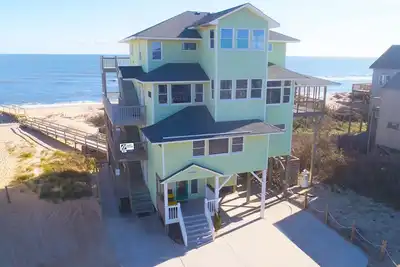 Image de Hatteras Beachfront Pool Home!