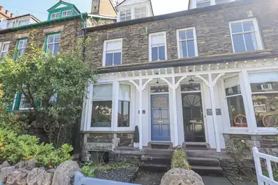The Thistles, family friendly, with a garden in Bowness-On-Windermere