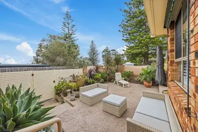 Image de A short walk to Cowes central shops and main beach