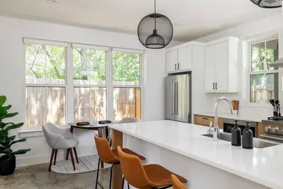 Image de Open, Near Ut, F1 & Downtown - Luna by Portoro