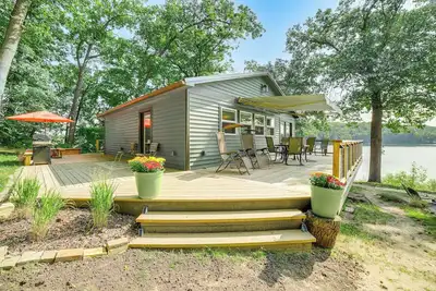 Image de Private Island: Home in Belding w/ Dock & Grill!