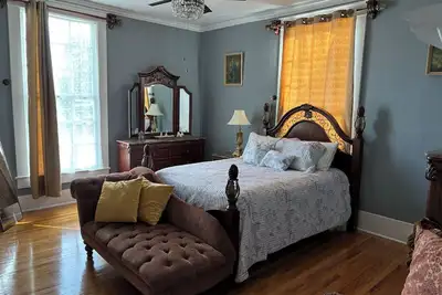 Historic B&B with delicious meals in charming Anderson