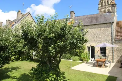 Image de Maison située sur la charmante place centrale du village de Sainte-Marie-du-Mont