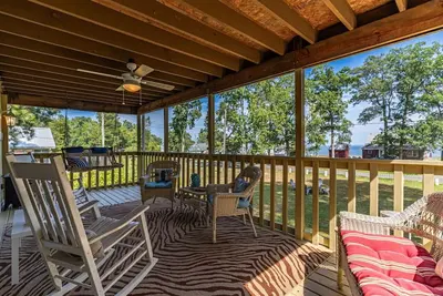 Image de Riverside Dreams -golfcart-views-screened porch-