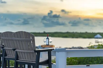 La Dolce Vida & The Pool Club at Mahogany Bay