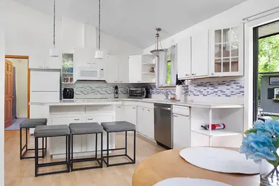 Image de Spacious 4 bdrm home, Close to Lake, Wine, Downtown, Kid Friendly, Self Checkin