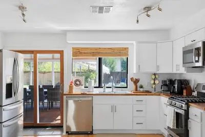 Image de Luxury Home with Amenities