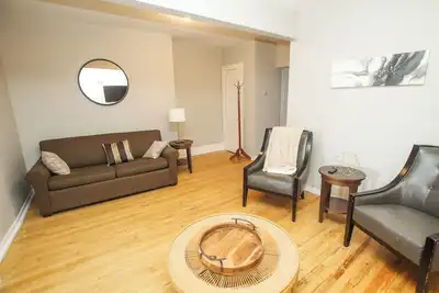 Image de Apartment in the downtown area. Close to shopping and restaurants.