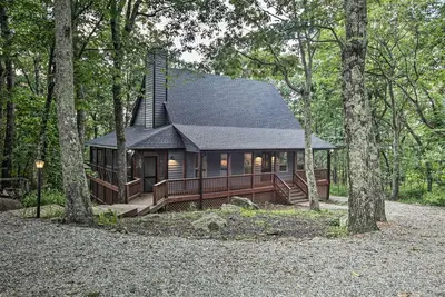 Image de Charming 3-bedroom house with hot tub and large deck