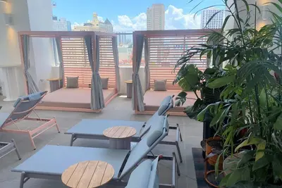 Image de 3 Modern Miami Rooms in Downtown w/ Rooftop Pool, Tech Perks & Beach Access!