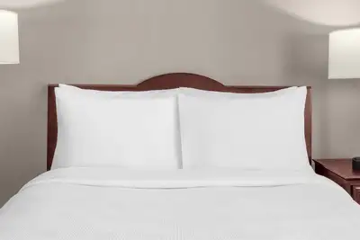 Image de 2 Relaxing Units | A Short Ride to Vineyards | Room w/ Kitchen