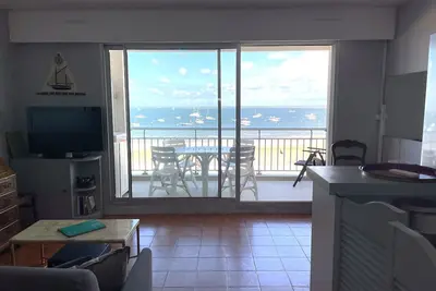 Image de Studio cabine unique en front de mer avec un accès direct sur la plage