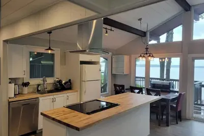 Image de 3 Bedroom Lakefront Home on Stoco Lake