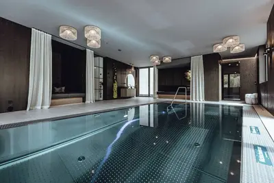 Image de Luxury chalet \"Studio 963\", indoor pool, gym, elevator, cinema and more