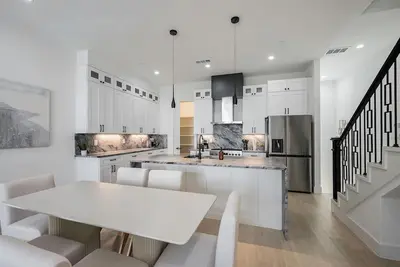 Image de 4story Townhome less than a minute from Bishop Arts!