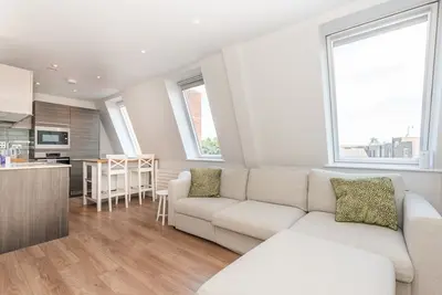 Cosy, Central, Stylish Apartment in Twickenham| Pass the Keys