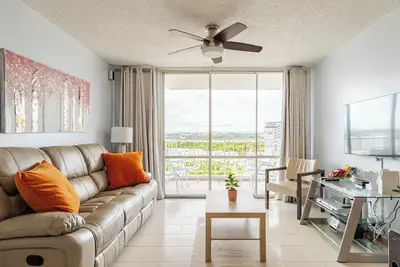 Image de Beachfront Condo Isla Verde Avenue Marbella Este! ! Right on the Beach! ! ⛱️\n\n