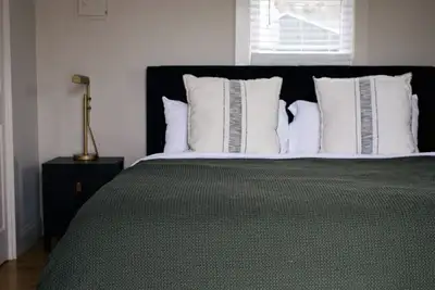 Image de The Nomad - Tiny Home at Mane + Co. with King Bed