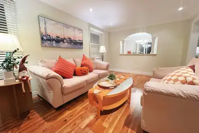 Image de Daisy house: 3br/2. 5bath House - Central Erin Mills - Utm&Airport&Square one