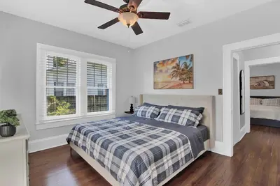 Image de Charming and bright 2-bedroom bungalow in wonderful Historic Sanford